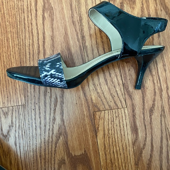 Shoes - Picture 4 of 8